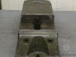 unbekannt Spannweite  208 mm