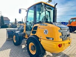 VOLVO L 28