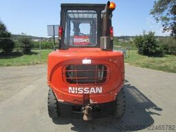 Nissan 4 Ton.-Triplex-FH 4,5m + Seitenschieber