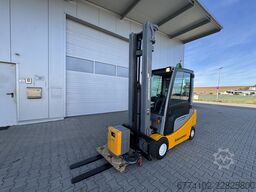 Jungheinrich EFG320 + Ladegerät 3753--EK