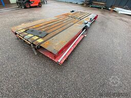 Board pack aligner 