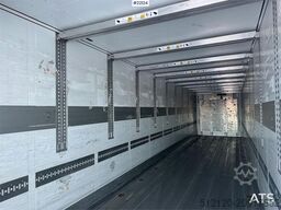 Schmitz Cargobull box semi-trailer with refrigeration/freezer unit