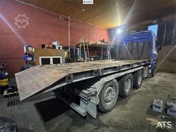 Scania R580 snow-prepared tridem hook loader with Joab ho