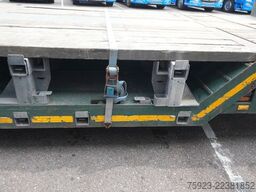 Broshuis 3 axle semi low loader extendable
