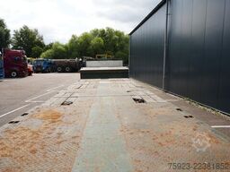 Broshuis 3 axle semi low loader extendable