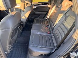 VOLKSWAGEN Touareg R-Line 4Motion