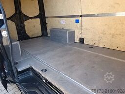 MERCEDES-BENZ Sprinter III Kasten 319 CDI RWD