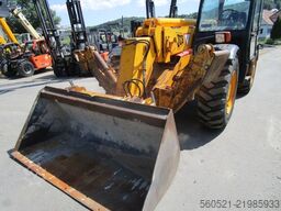 JCB 532-120 (12m - 3,2 Ton.) mit Schaufel