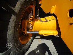 JCB 532-120 (12m - 3,2 Ton.) mit Schaufel