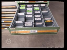 Divers Schubladenkästen und Behälter
