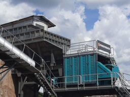 Constmach Vibrating Feeder Bunker Vibrating Feeder Bunker 80 to 50 T/H