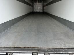 SCHMITZ CARGOBULL SCB Tiefkoffer mit Rohrbahnen & Paletten Kiste