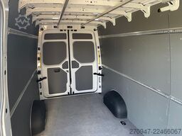 VW Crafter Kasten 35 L4H3 NAV RFK äden
