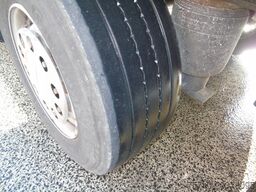 Schmitz Cargobull 2 AXLE + CARRIER + DHOLLANDIA LOADLIFT