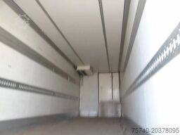 Schmitz Cargobull 2 AXLE + CARRIER + DHOLLANDIA LOADLIFT