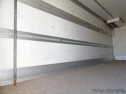 Schmitz Cargobull 2 AXLE + CARRIER + DHOLLANDIA LOADLIFT