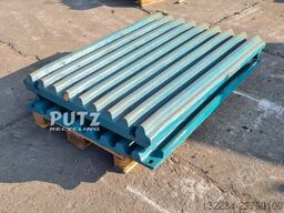 Putz Recycling Premiertrak 300 / 330 JAW SET