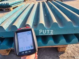 Putz Recycling Premiertrak 300 / 330 JAW SET