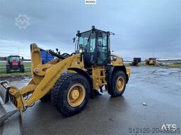 Caterpillar 918M wheel loader w/ grading bucket, flap wing buc