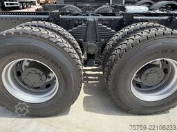 Iveco T-Way 410T54 Chassis 40Ton 8x4