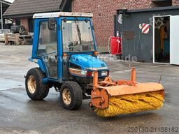 ISEKI 3015A 4x4 Kleintraktor inkl. Kehrmaschine