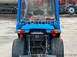 ISEKI 3015A 4x4 Kleintraktor inkl. Kehrmaschine