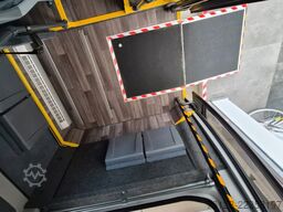 MERCEDES-BENZ Sprinter 517 Heckniederflur Vorlauffahrzeug