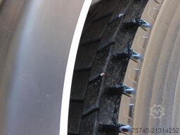 Scania P230 + thermo king + lift