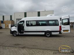 MERCEDES-BENZ eSprinter 17 Sitze Electric Range: 465 km