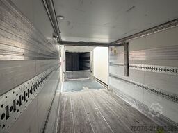 MERCEDES-BENZ 2540 LL 6x2/4 Kühlkoffer 8.2m LBW 2,5t  Carrier