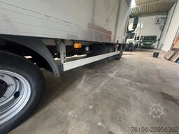 NISSAN NT 500 Koffer mit Ladebordwand *Schlafkabine*