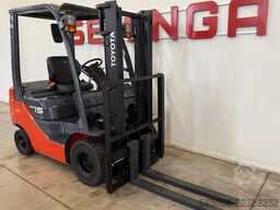 Toyota 11181 - 02-8FG15
