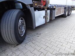 Mercedes-Benz Actros 2533 6X2 HMF 1820 Langmaterial