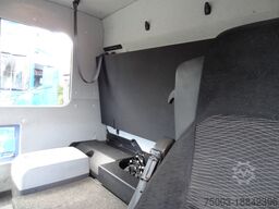 Mercedes-Benz Actros 2533 6X2 HMF 1820 Langmaterial