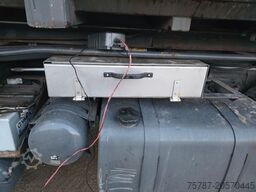 VOLVO FE 320 6x2/4 Abroller mit Cont. + Kran HMF 1820