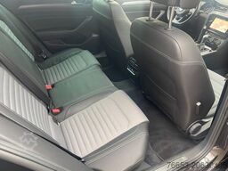 VOLKSWAGEN Passat Variant 2.0 DSG*R-Line*PANO*LED*Teilleder