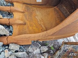 Komatsu PC210LC crawler excavator with 2 buckets and tiltr