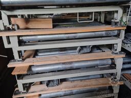 verschiedene Hersteller z.B. Kettner. Rollen und Kettenbahnen