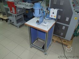 Eyeletting machine for advertising banners