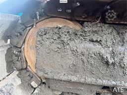 Hitachi EX165 Tracked Excavator with 2 Buckets