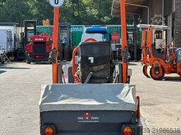 HAMM HD12 VV Tandemwalze mit Streuer