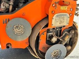HAMM HD12 VV Tandemwalze mit Streuer