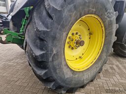 John Deere 6215R