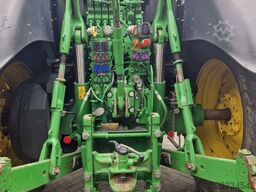 John Deere 6215R