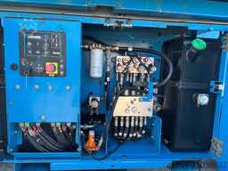 Genie GS 3369 RT - 12m Diesel Scherenarbeitsbühne 4x4