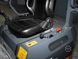HZM 807 Profi PErkins 25PS