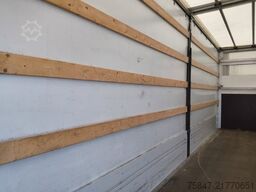 Mercedes-Benz Atego 1224 L Junge Schiebegardien li.
