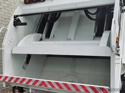 Volkswagen Constellation 31.320 BB CH Garbage Collector (2...