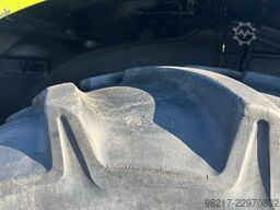 CLAAS Ares 697