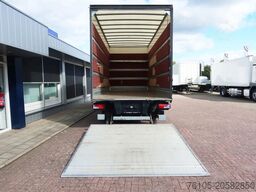 MAN TGL 12.250 Bakwagen + Laadklep DHollandia 2000 kg
